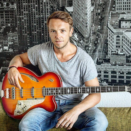 Robert ist Lehrer für Bass in Köln