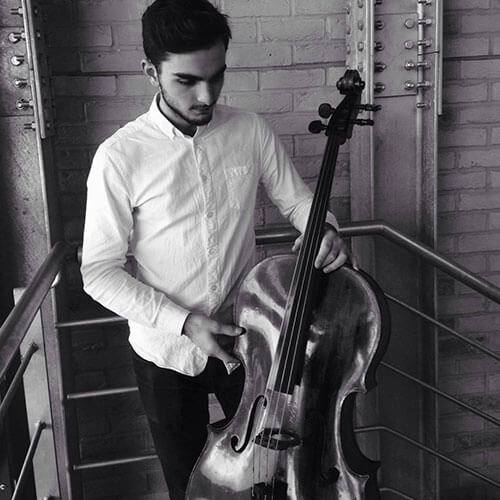 Hugo ist Lehrer für Cello in Köln