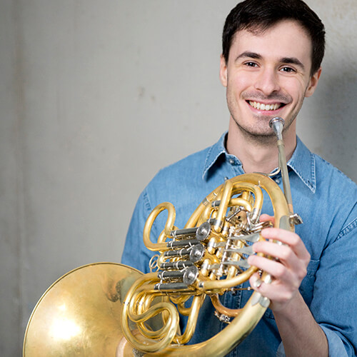 Michele ist Lehrer für Horn in Köln