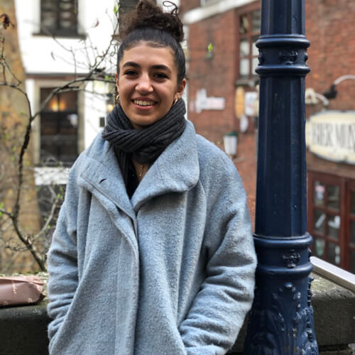Dilara ist Lehrerin für Klavier in Köln