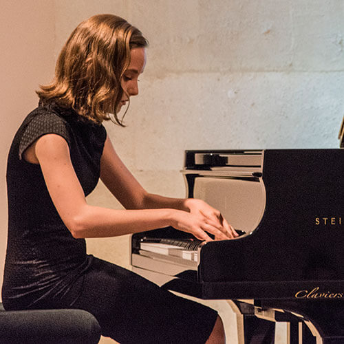 Marie ist Lehrerin für Klavier in Köln