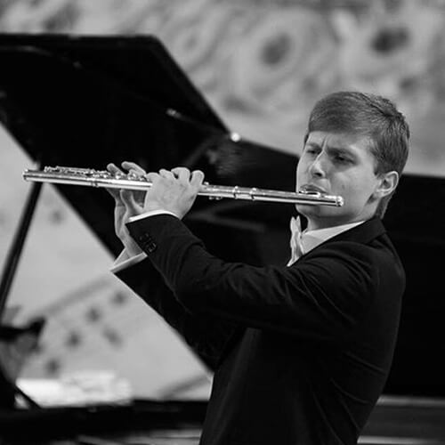 Fedor ist Lehrer für Querflöte in Köln