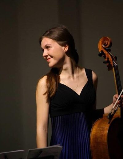 Musiklehrerin Anastasiya unterrichtet am Standort Dresden Cello.