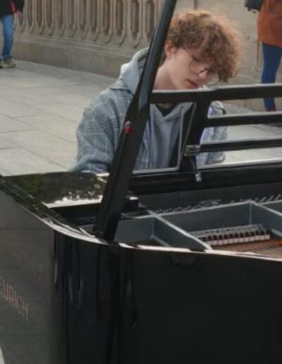 Lennart ist Lehrer für Klavier bei der Musikschule Dresden