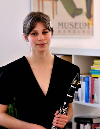 Charlotte ist Musiklehrerin für Klarinette am Standort Stuttgart