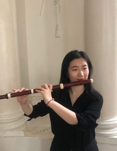 Yun ist Musiklehrerin in Stuttgart und unterrichtet Querflöte