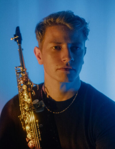 Linus unterrichtet Saxofon und Gitarre in Nürnberg